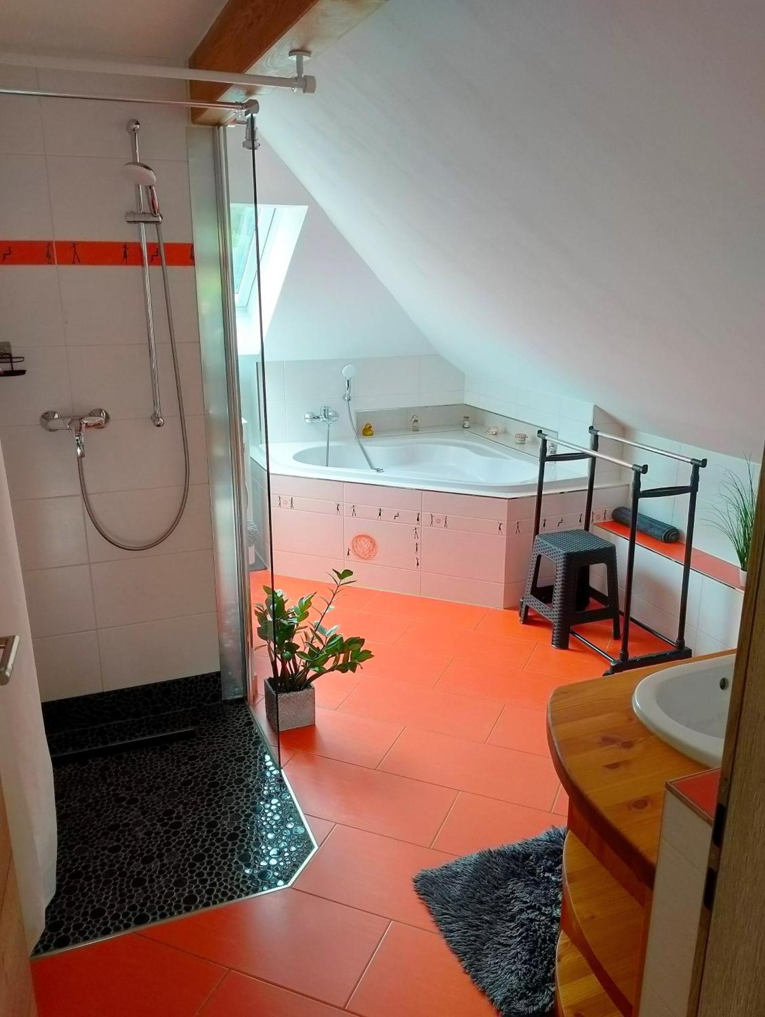 Ferienwohnung Am Waldesrand - Garten, Terrasse, Grill, Luftkuehler, Massagesessel, Kinderspielecke, Spielekonsole Cottbus Eksteriør bilde