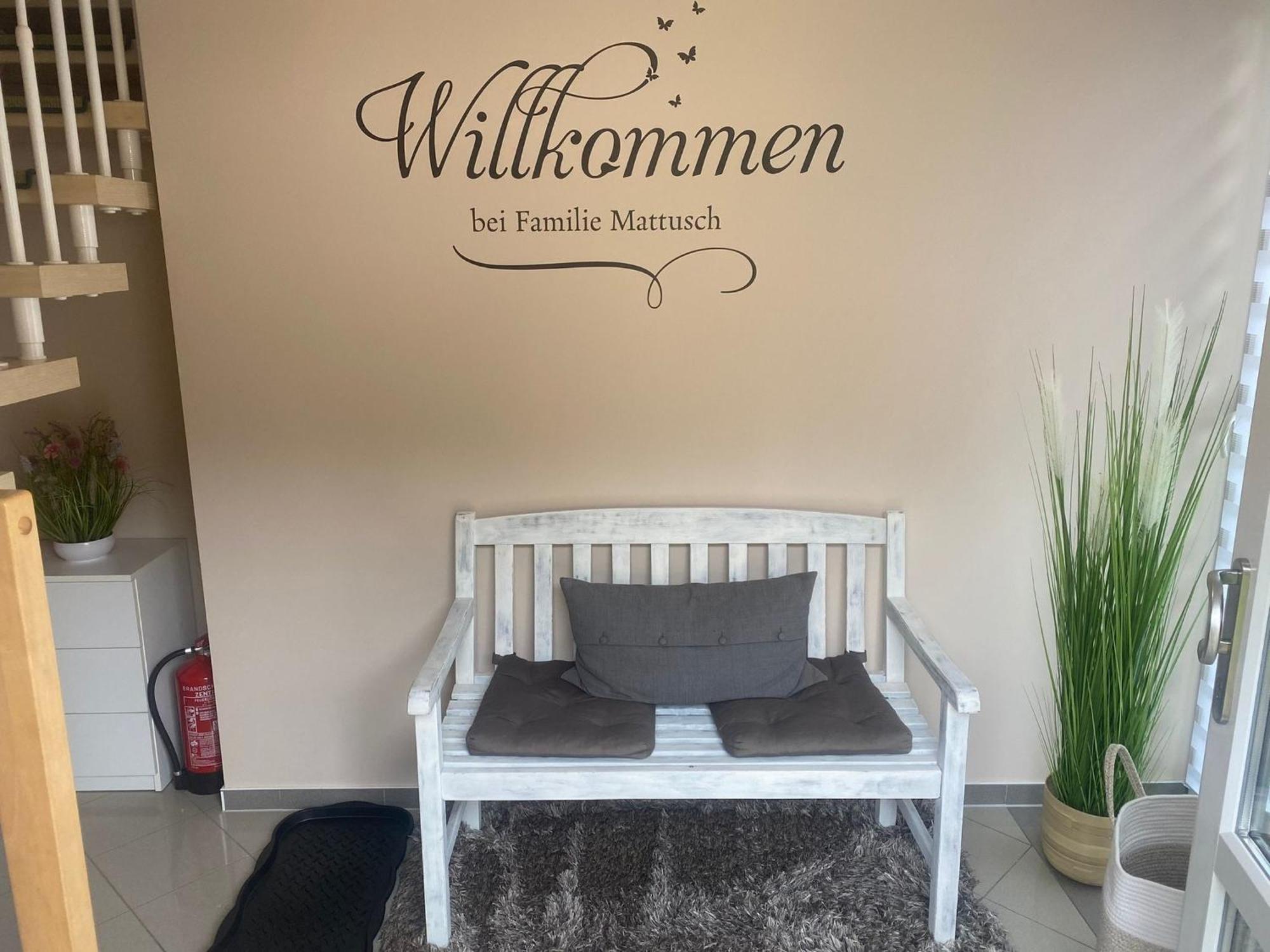 Ferienwohnung Am Waldesrand - Garten, Terrasse, Grill, Luftkuehler, Massagesessel, Kinderspielecke, Spielekonsole Cottbus Eksteriør bilde