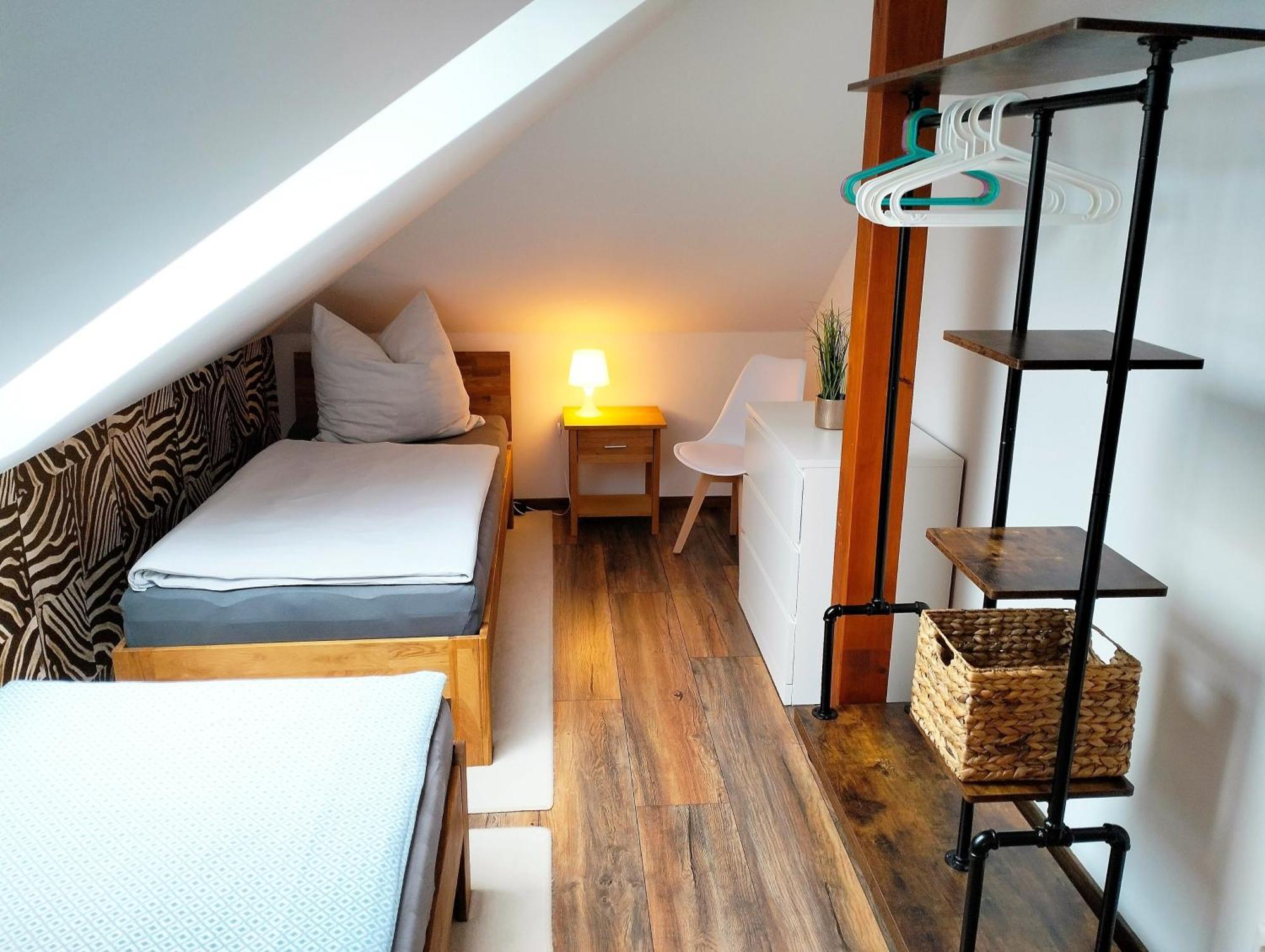 Ferienwohnung Am Waldesrand - Garten, Terrasse, Grill, Luftkuehler, Massagesessel, Kinderspielecke, Spielekonsole Cottbus Eksteriør bilde