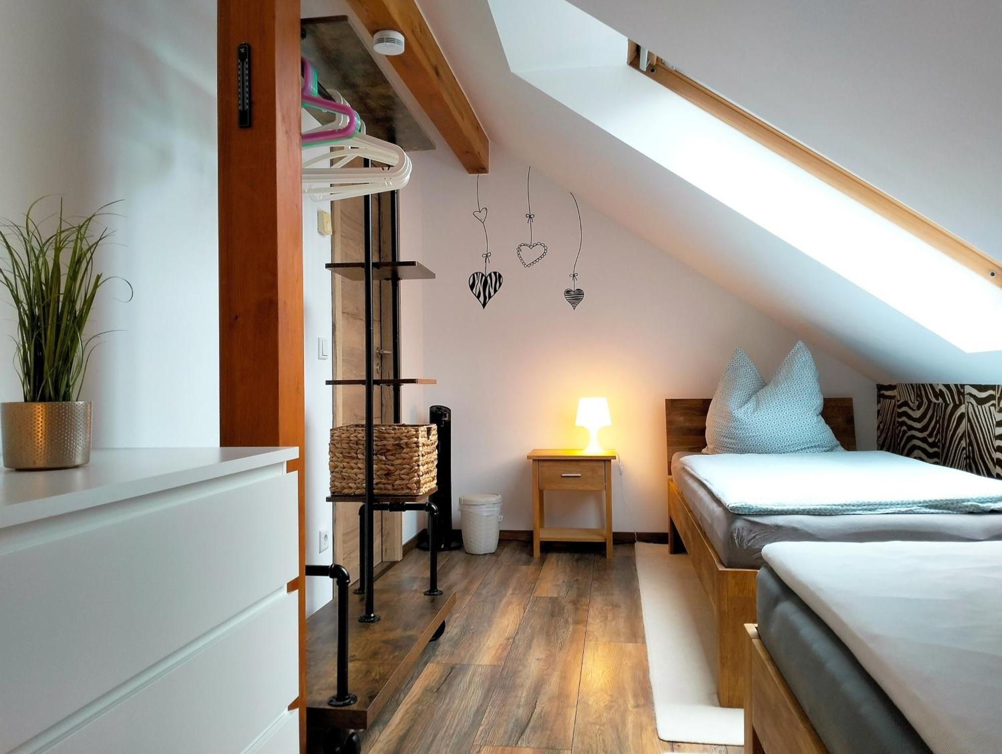 Ferienwohnung Am Waldesrand - Garten, Terrasse, Grill, Luftkuehler, Massagesessel, Kinderspielecke, Spielekonsole Cottbus Eksteriør bilde