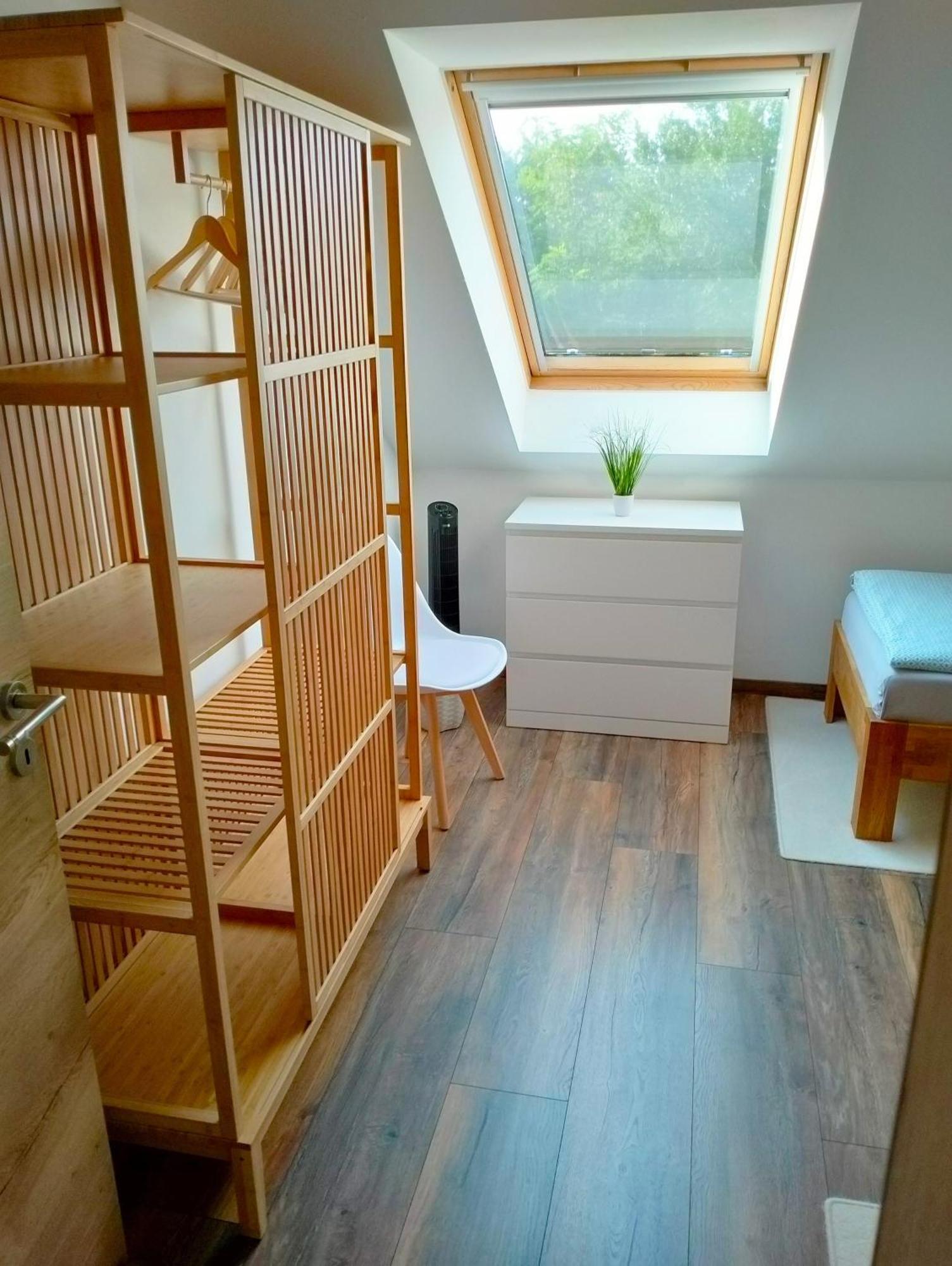 Ferienwohnung Am Waldesrand - Garten, Terrasse, Grill, Luftkuehler, Massagesessel, Kinderspielecke, Spielekonsole Cottbus Eksteriør bilde