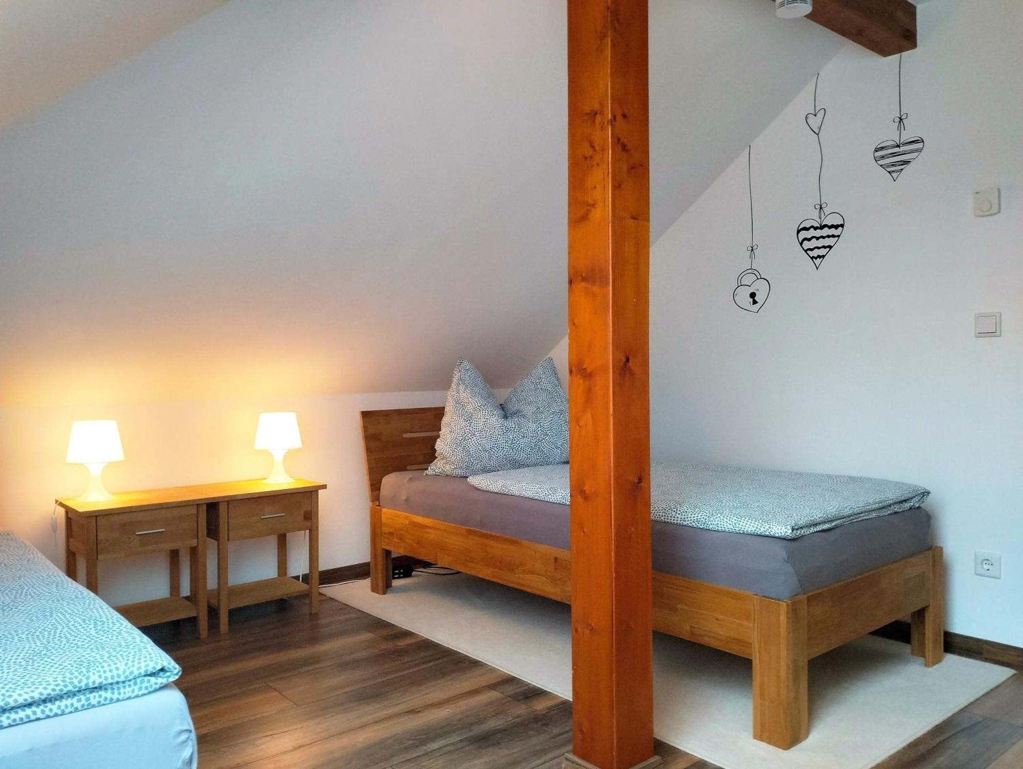 Ferienwohnung Am Waldesrand - Garten, Terrasse, Grill, Luftkuehler, Massagesessel, Kinderspielecke, Spielekonsole Cottbus Eksteriør bilde