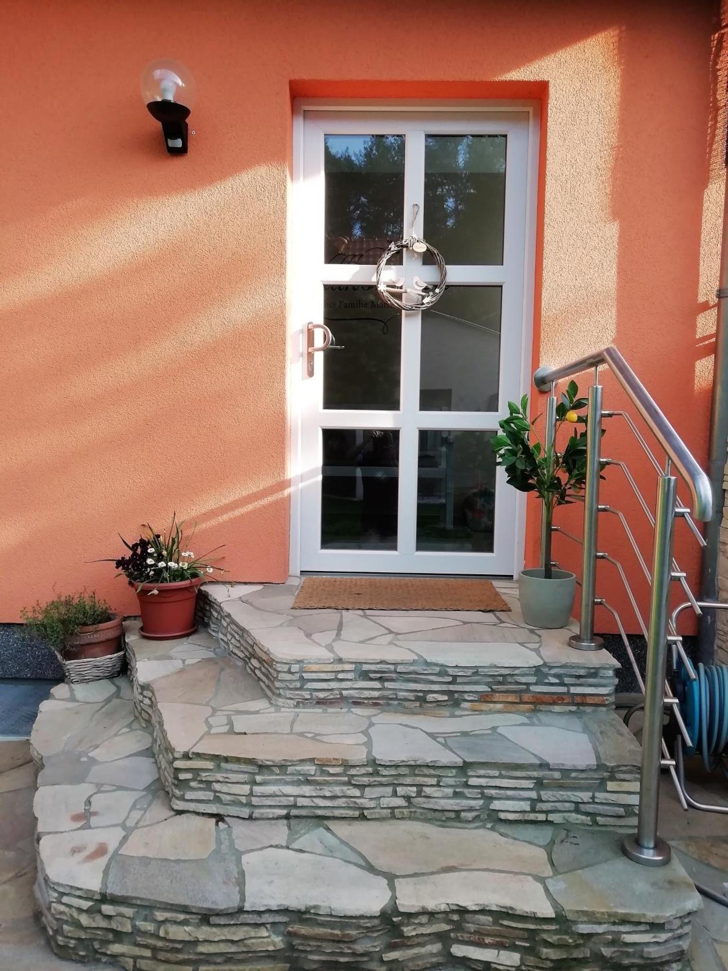 Ferienwohnung Am Waldesrand - Garten, Terrasse, Grill, Luftkuehler, Massagesessel, Kinderspielecke, Spielekonsole Cottbus Eksteriør bilde